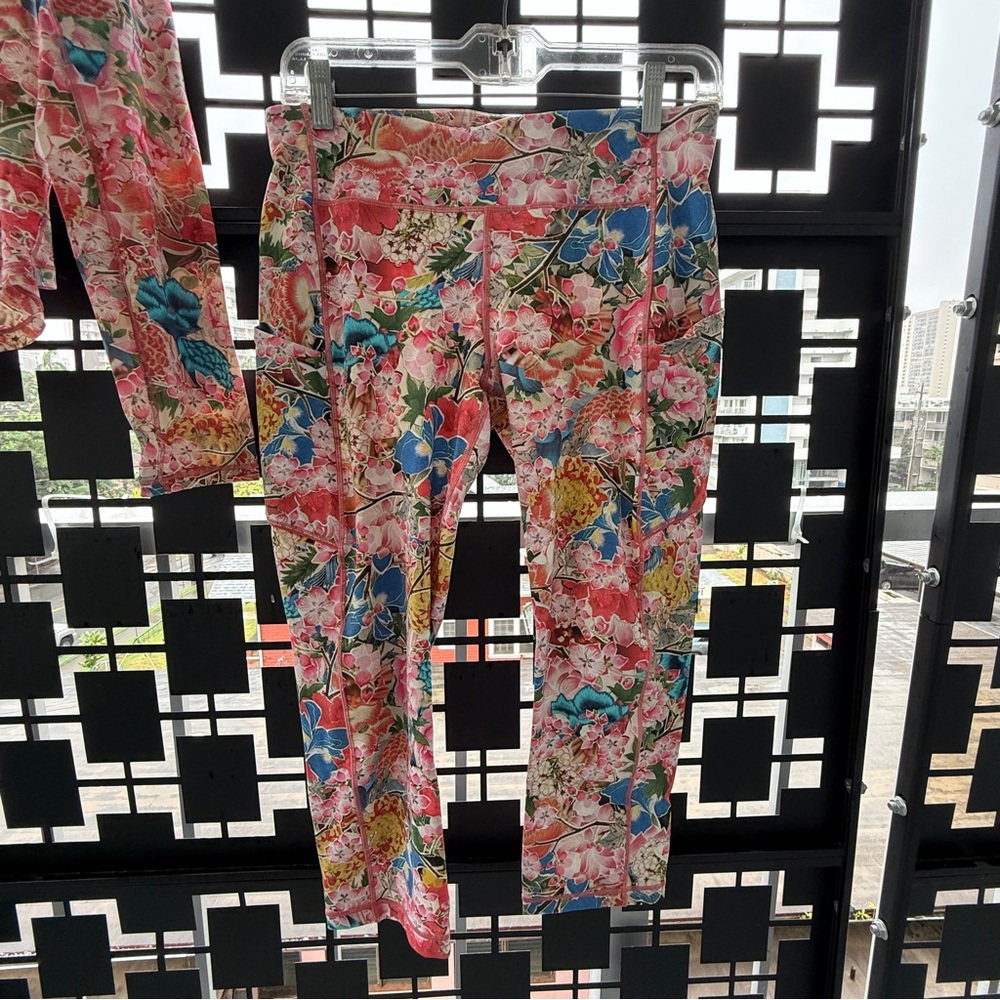🔥 Hard-to-Find SeaWheeze 2018 On Pace Top & Leggings Set in Floral Coral - Picture 3 of 12